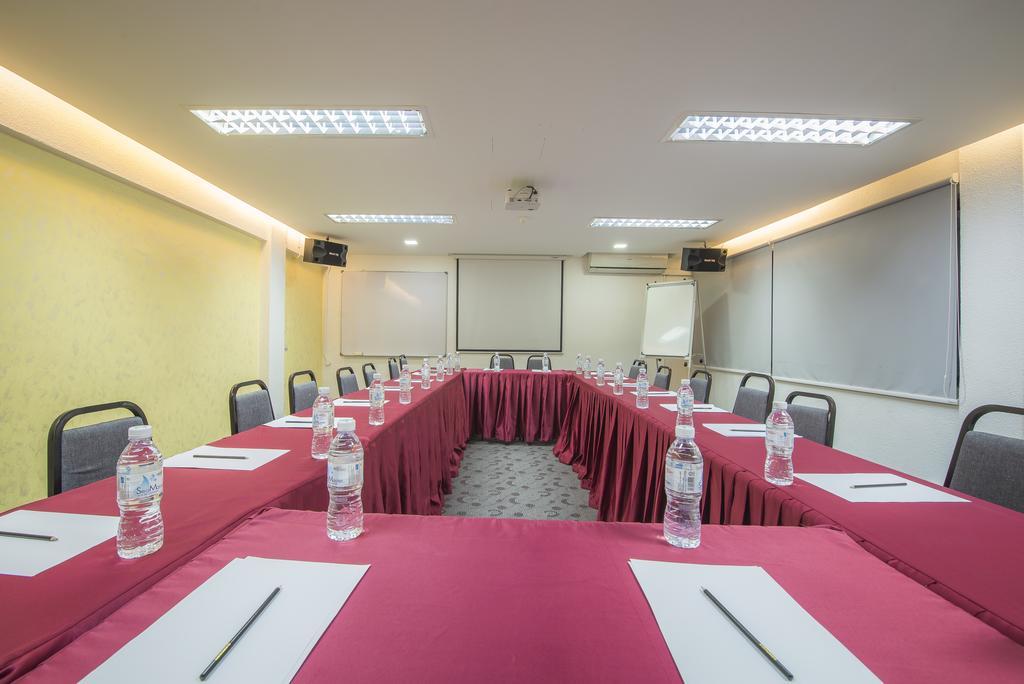 Ymca Penang Hostel Джордж Таун Екстериор снимка