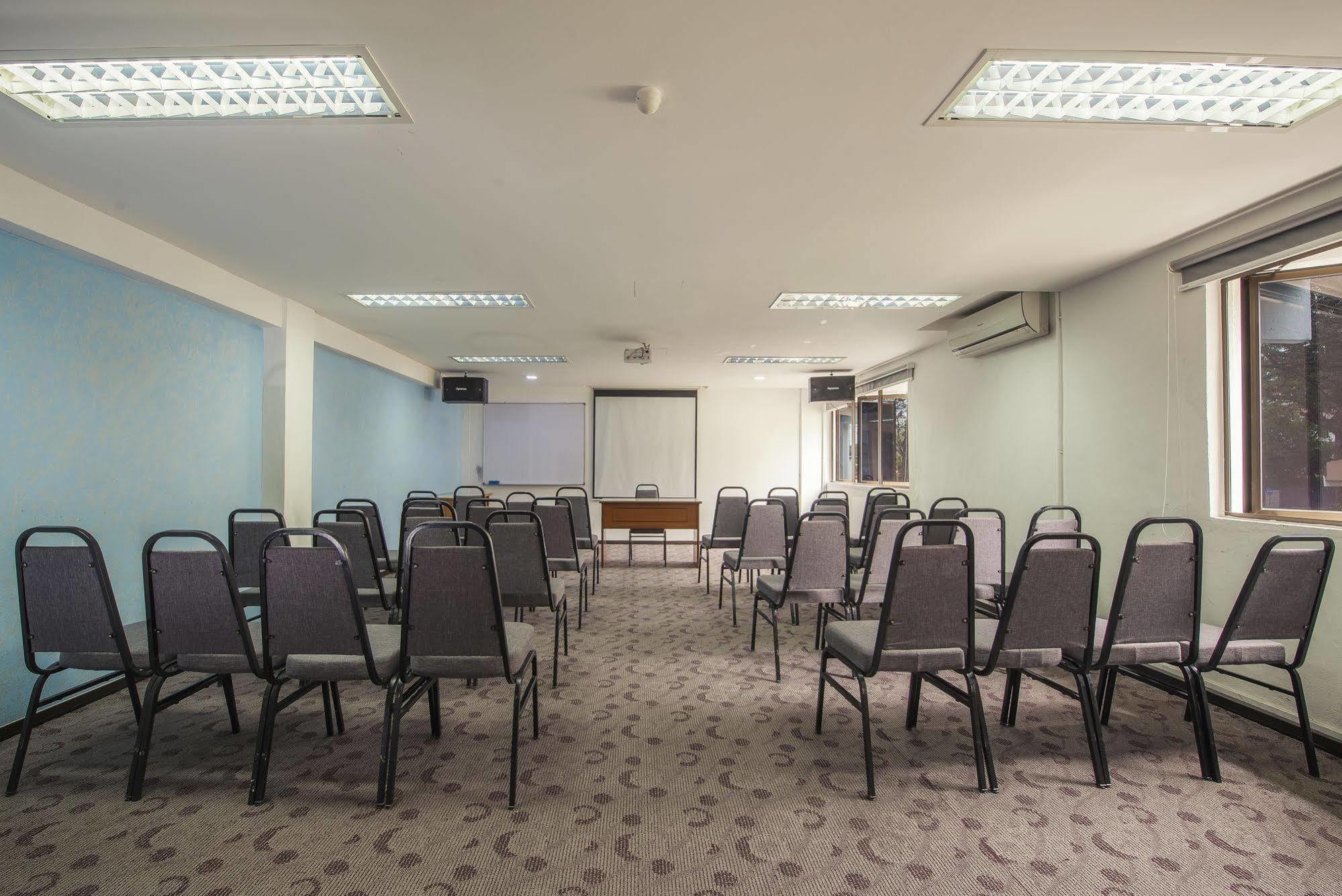 Ymca Penang Hostel Джордж Таун Екстериор снимка