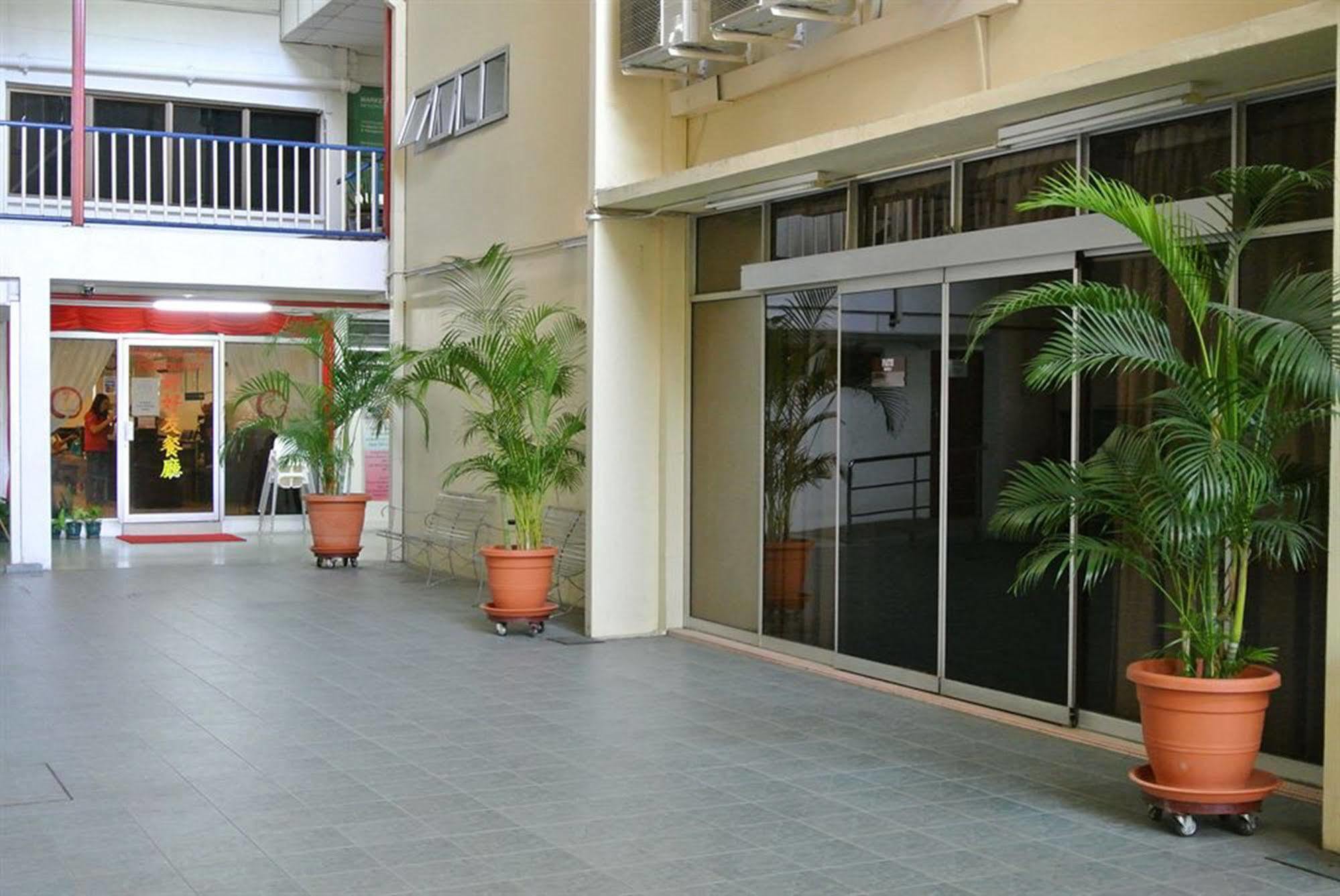 Ymca Penang Hostel Джордж Таун Екстериор снимка