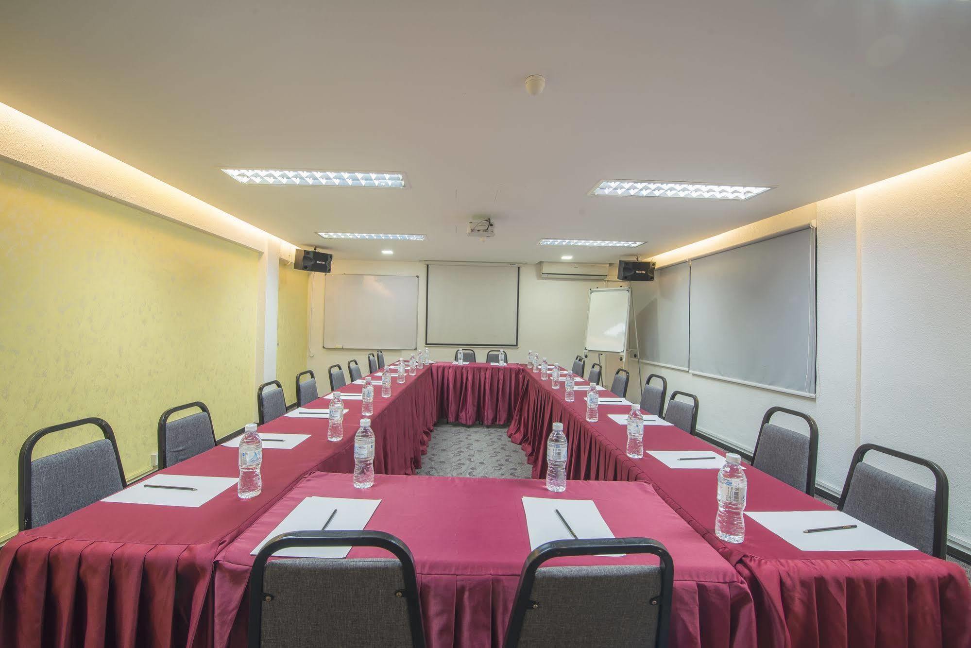 Ymca Penang Hostel Джордж Таун Екстериор снимка
